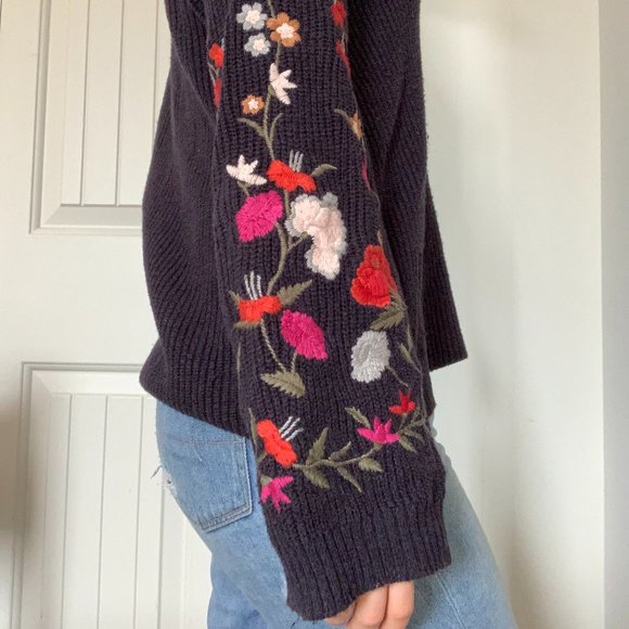 Navy V-neck Knit Sweater with Embroidered Sleeves - Picture 2 of 4